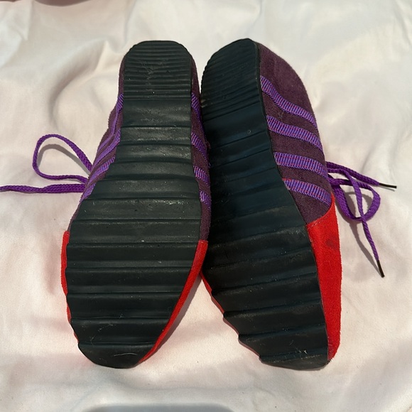 Red Hat Shoes, Size 9 - Picture 2 of 2